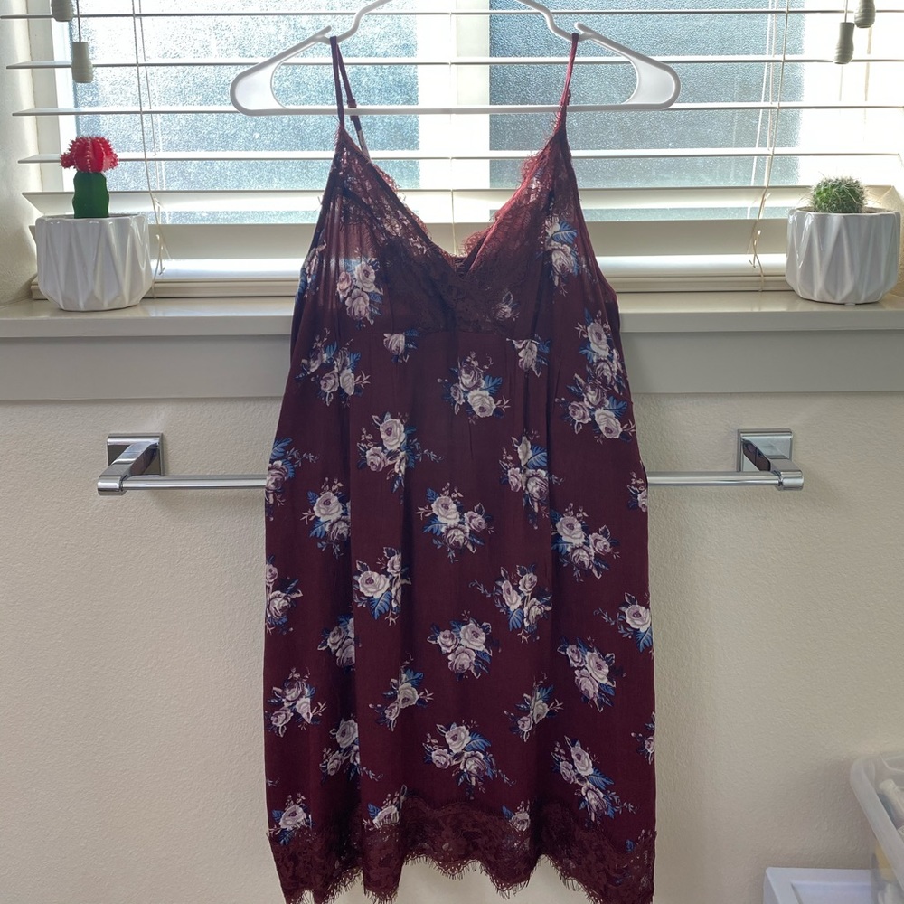American Eagle rose patterned dress